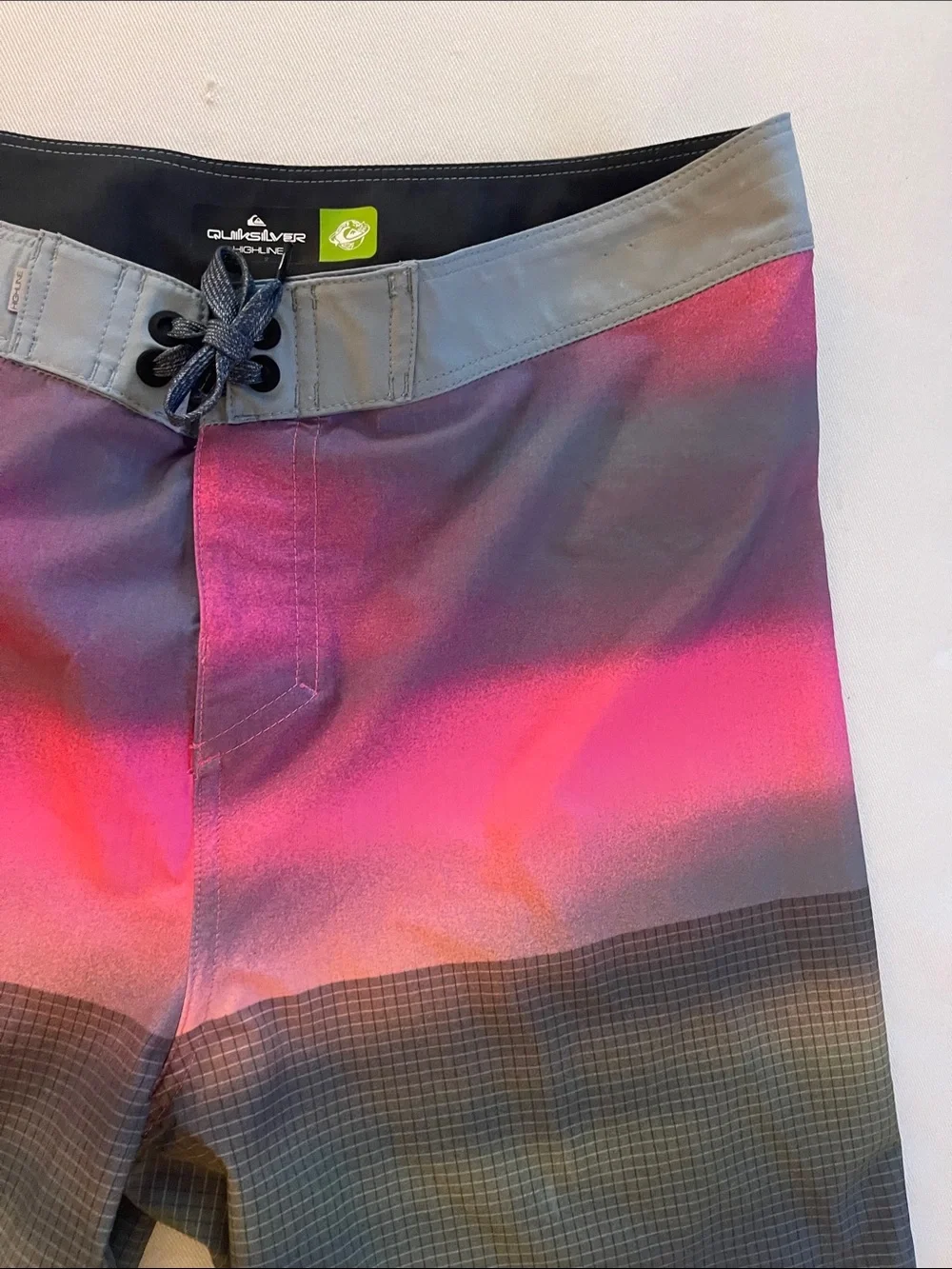 Quiksilver Men's Highline Size 29 Pink Gradient Boardshorts